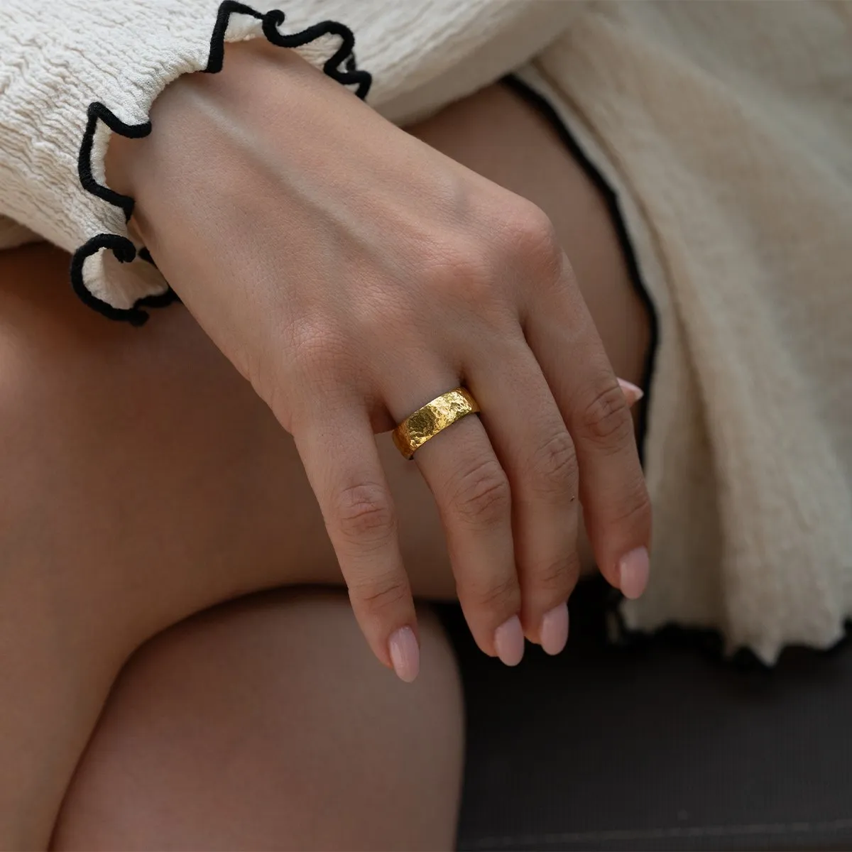 Sculptura Saf Altın Dokulu Yüzük